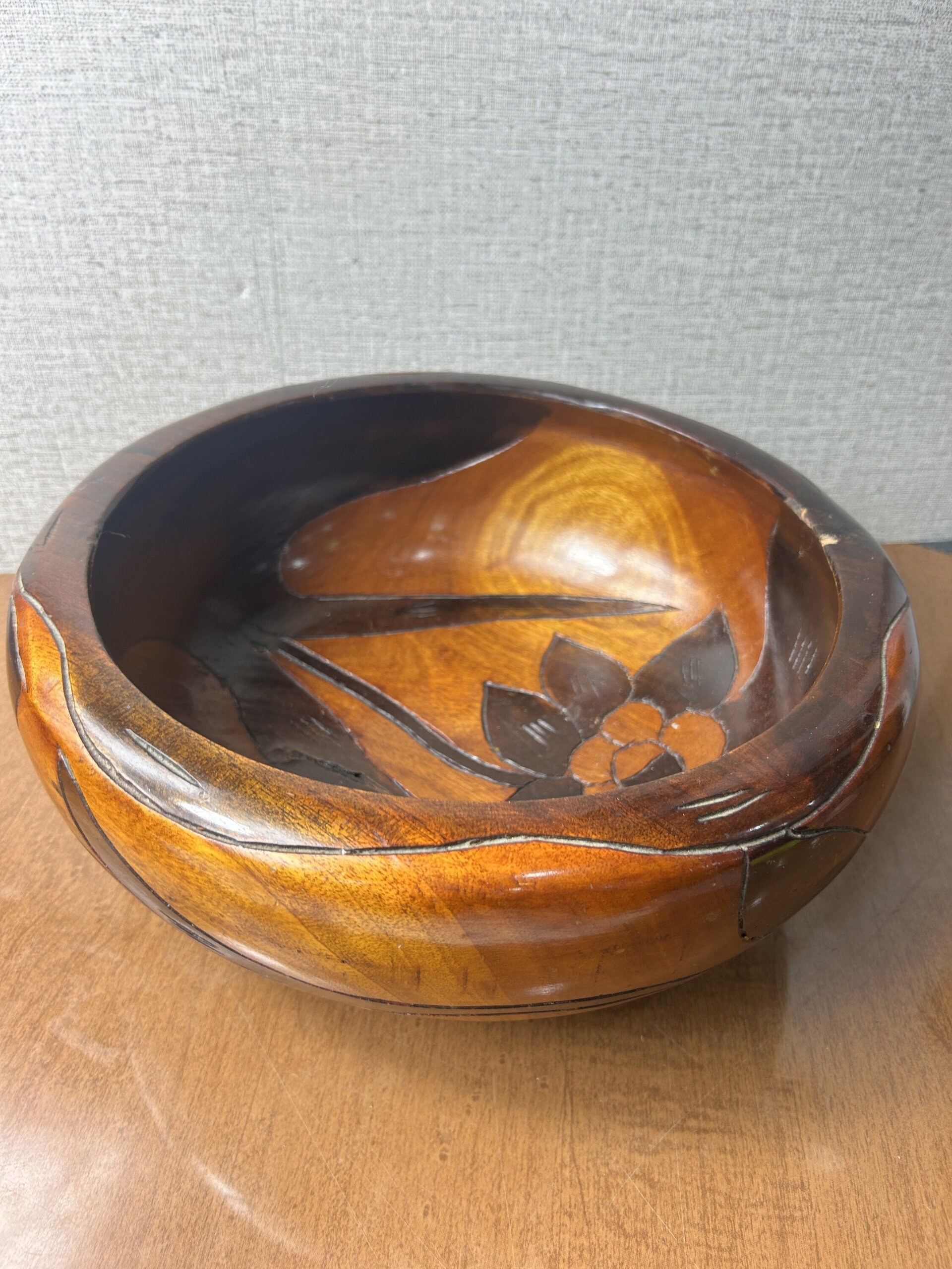 Frutero vintage de madera oscura con diseño floral - 9