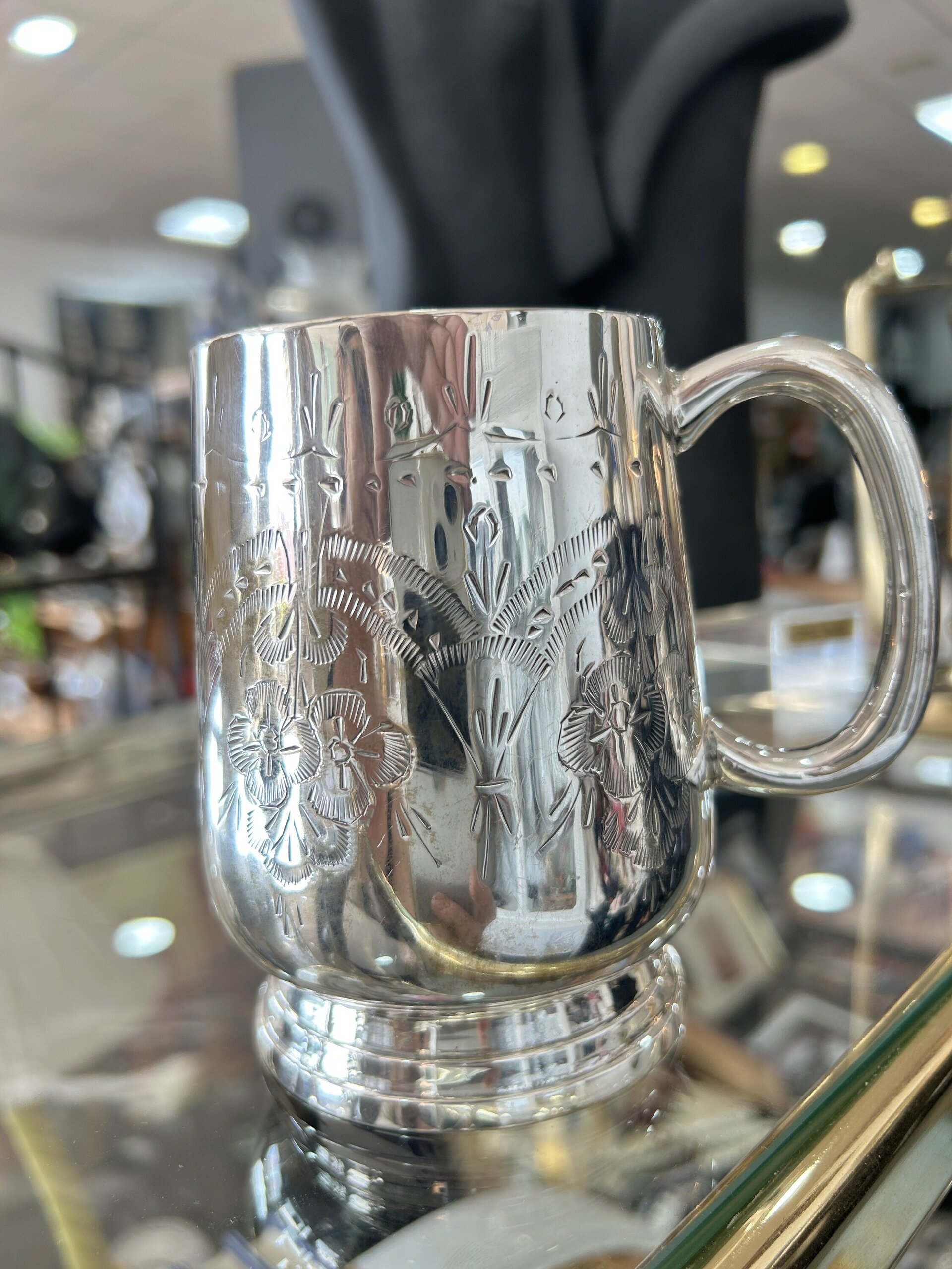 Elegante taza o jarra de alpaca grabada - 2