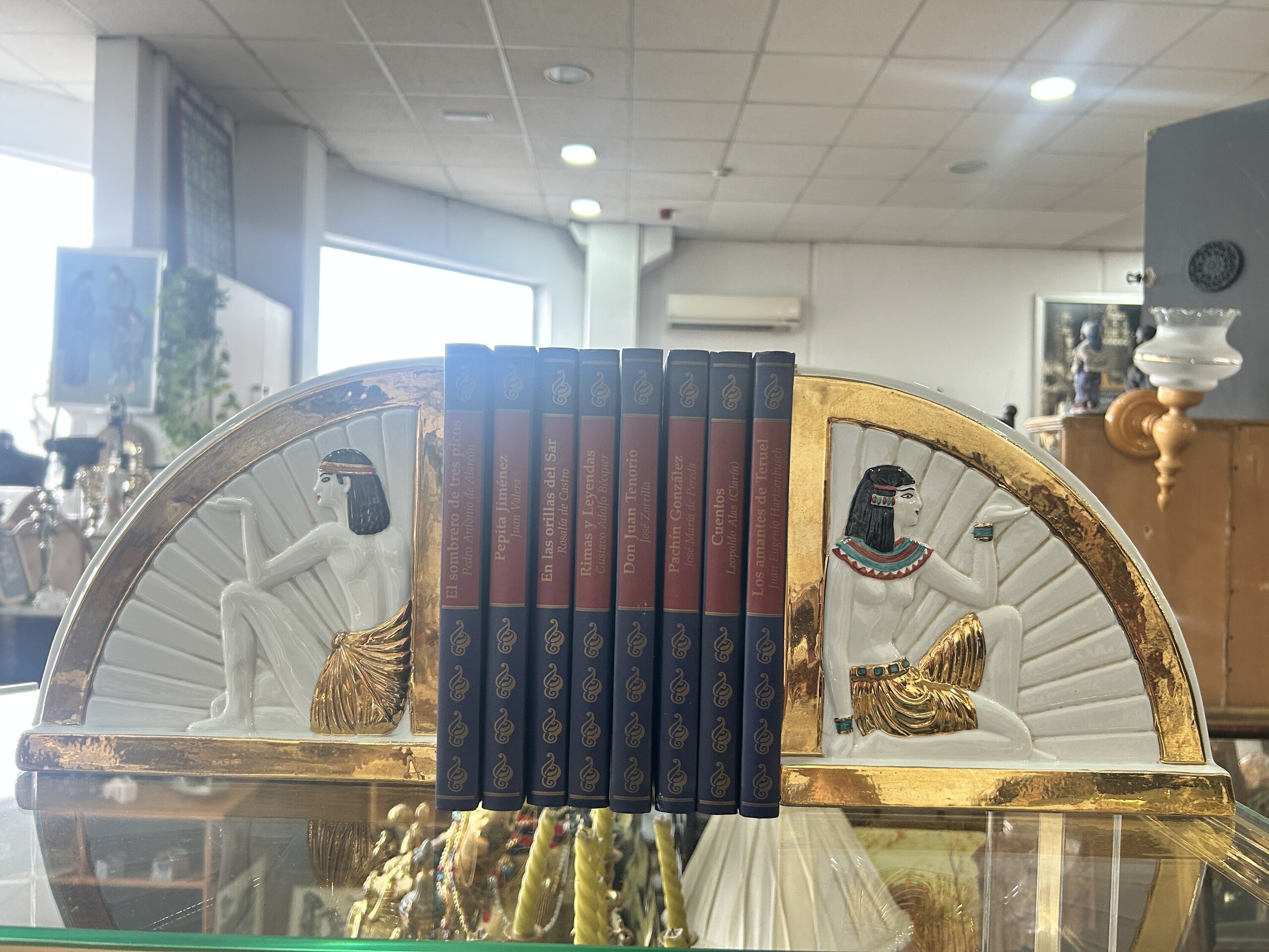 Elegante pareja de sujeta libros porcelana NADAL - 6