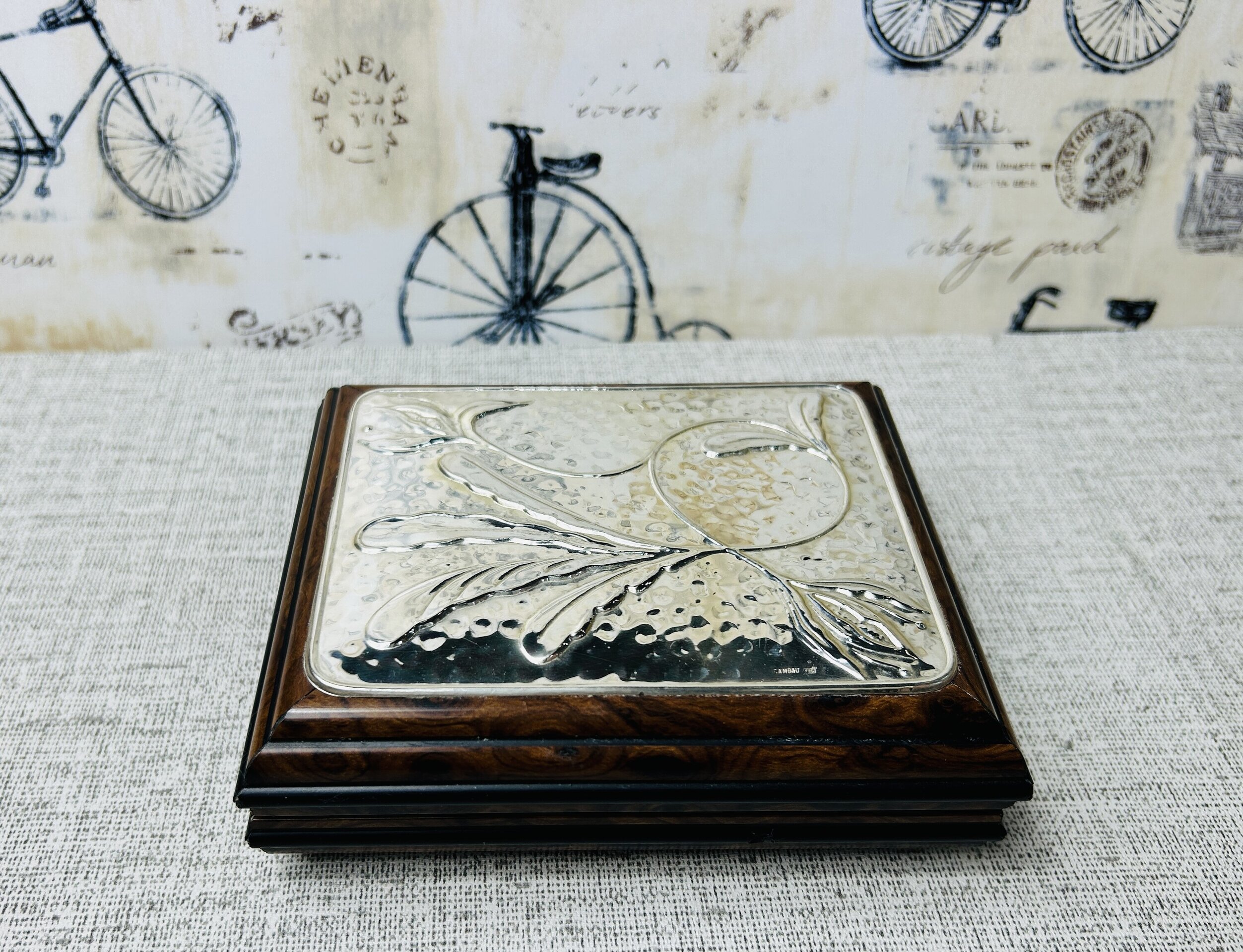 Bonito joyero de madera de raíz y tapa de plata - 5