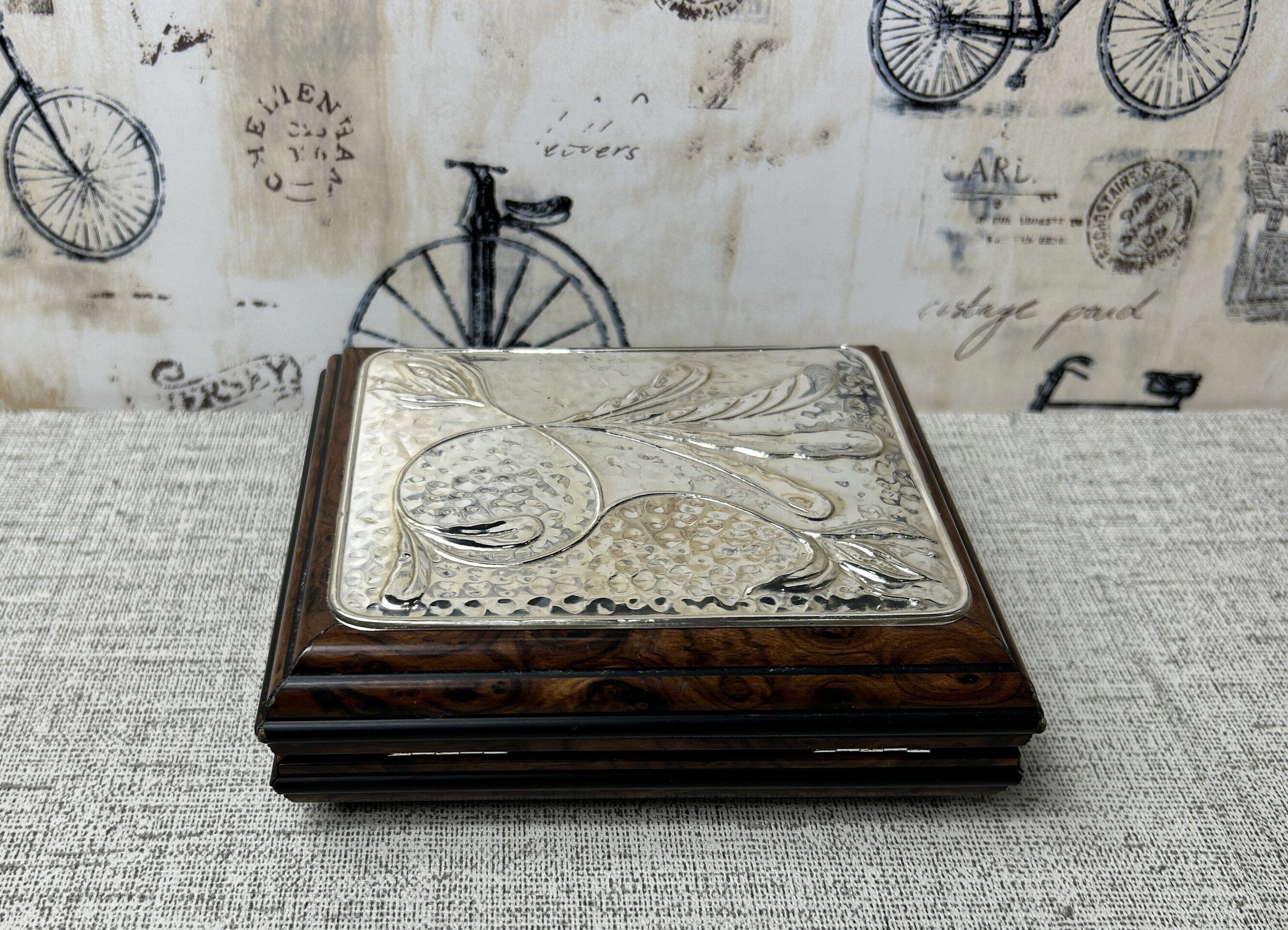 Bonito joyero de madera de raíz y tapa de plata - 2