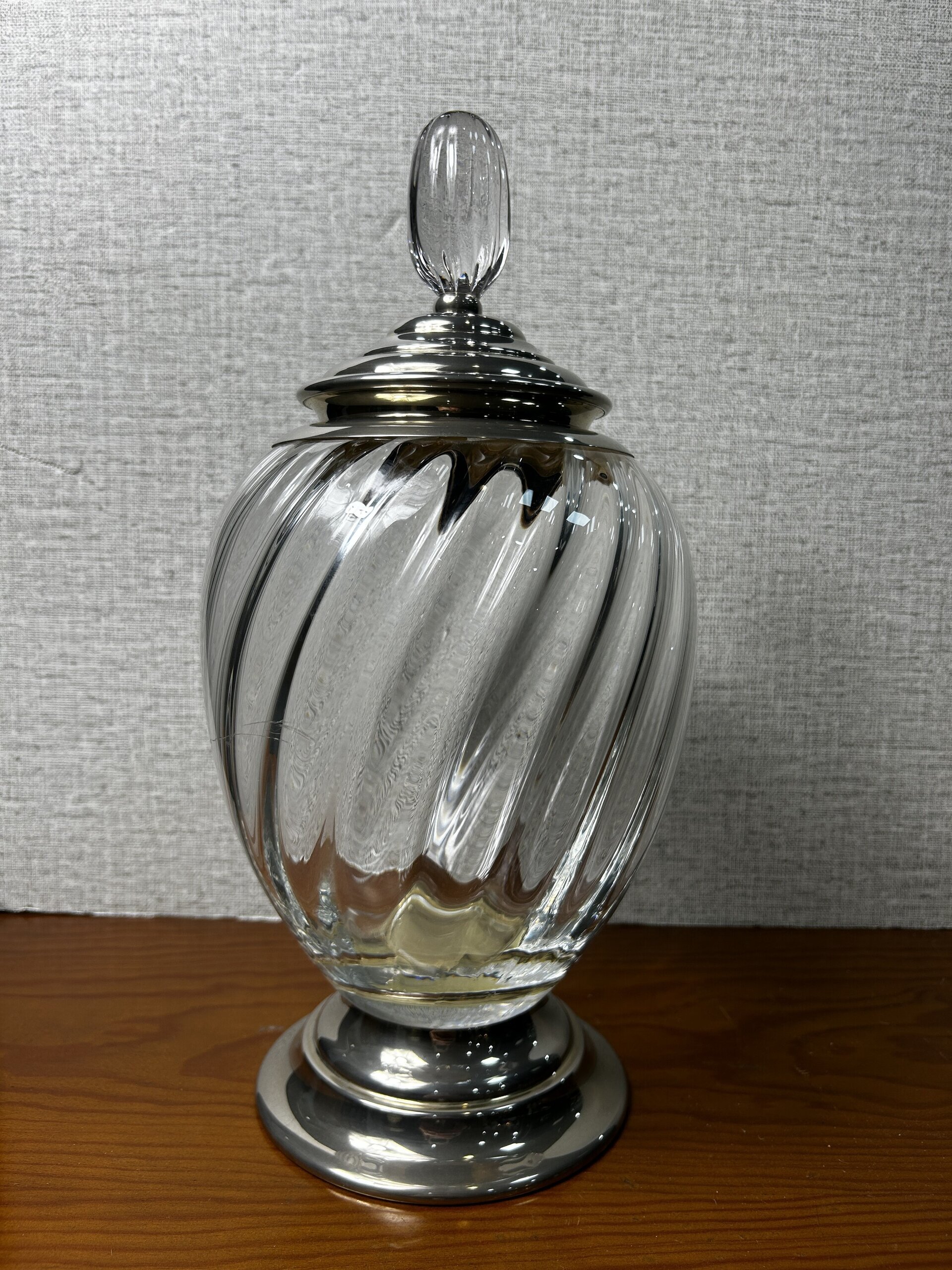 Tarro decorativo de cristal con tapa metálica - 1