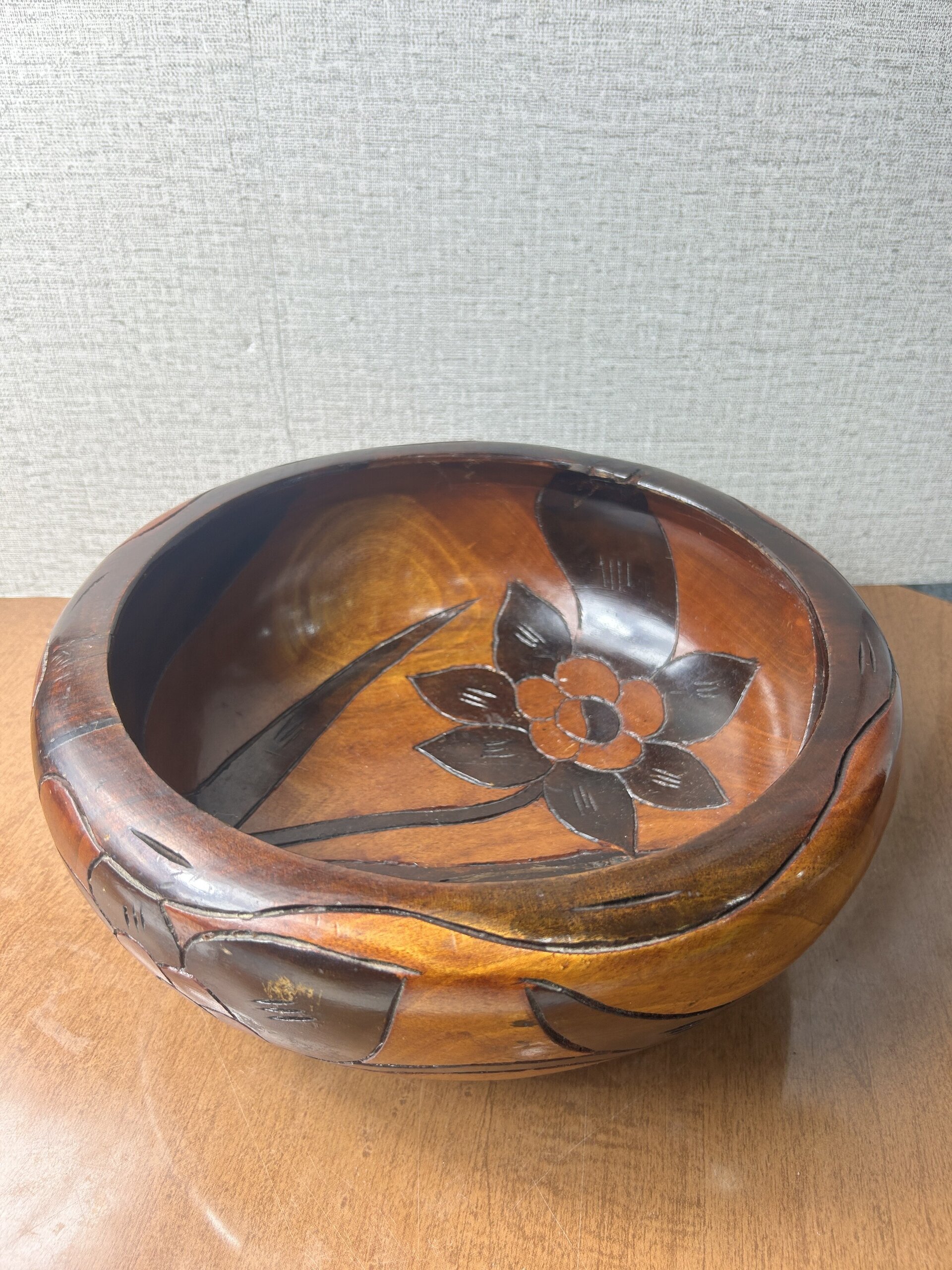 Frutero vintage de madera oscura con diseño floral - 6