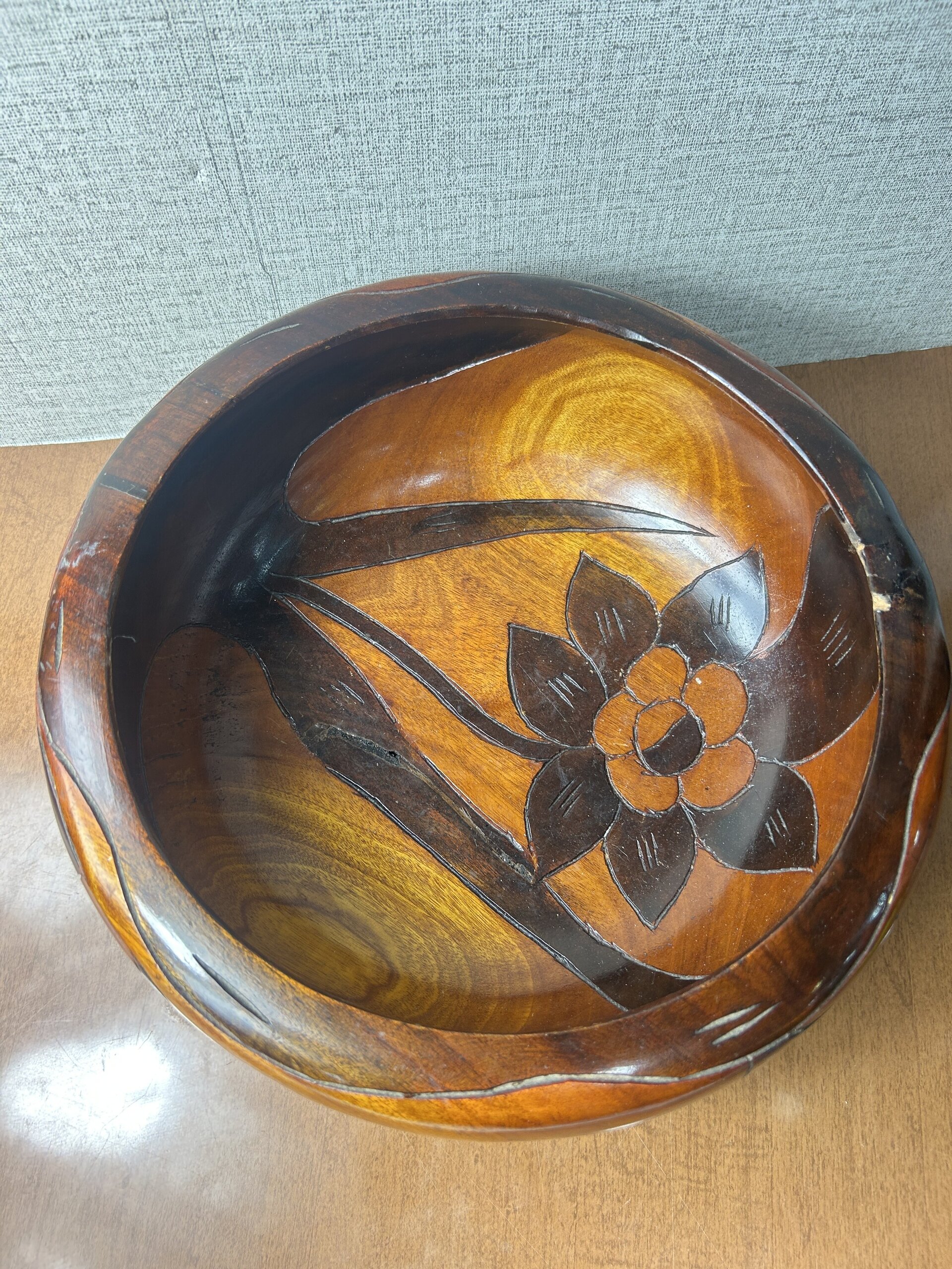 Frutero vintage de madera oscura con diseño floral - 5