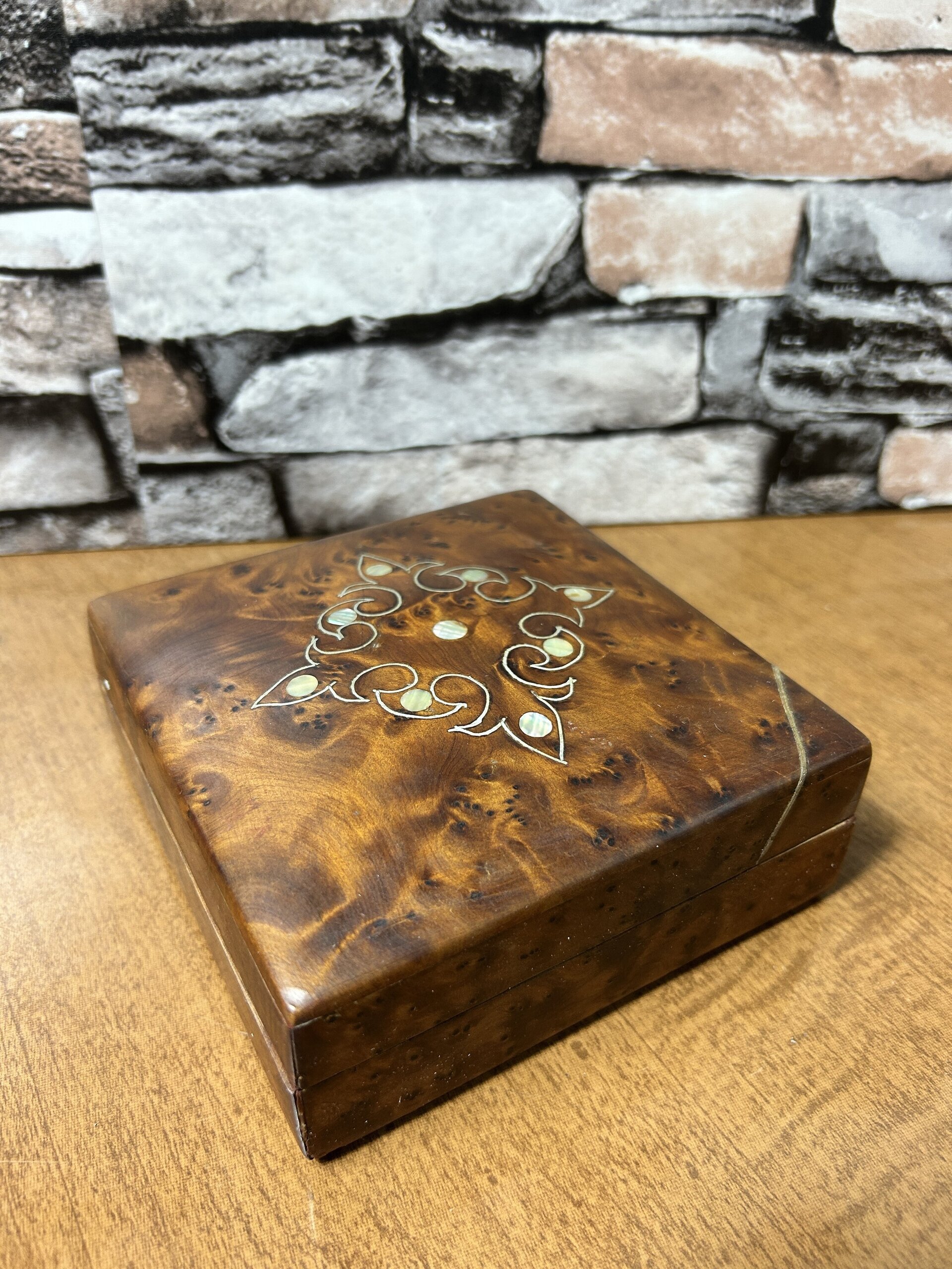 Caja de madera de raiz y nacar - 4