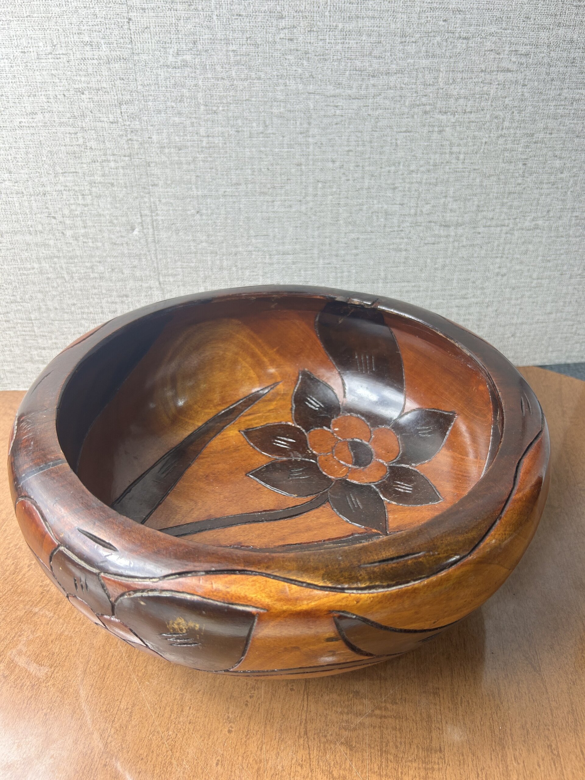 Frutero vintage de madera oscura con diseño floral - 2