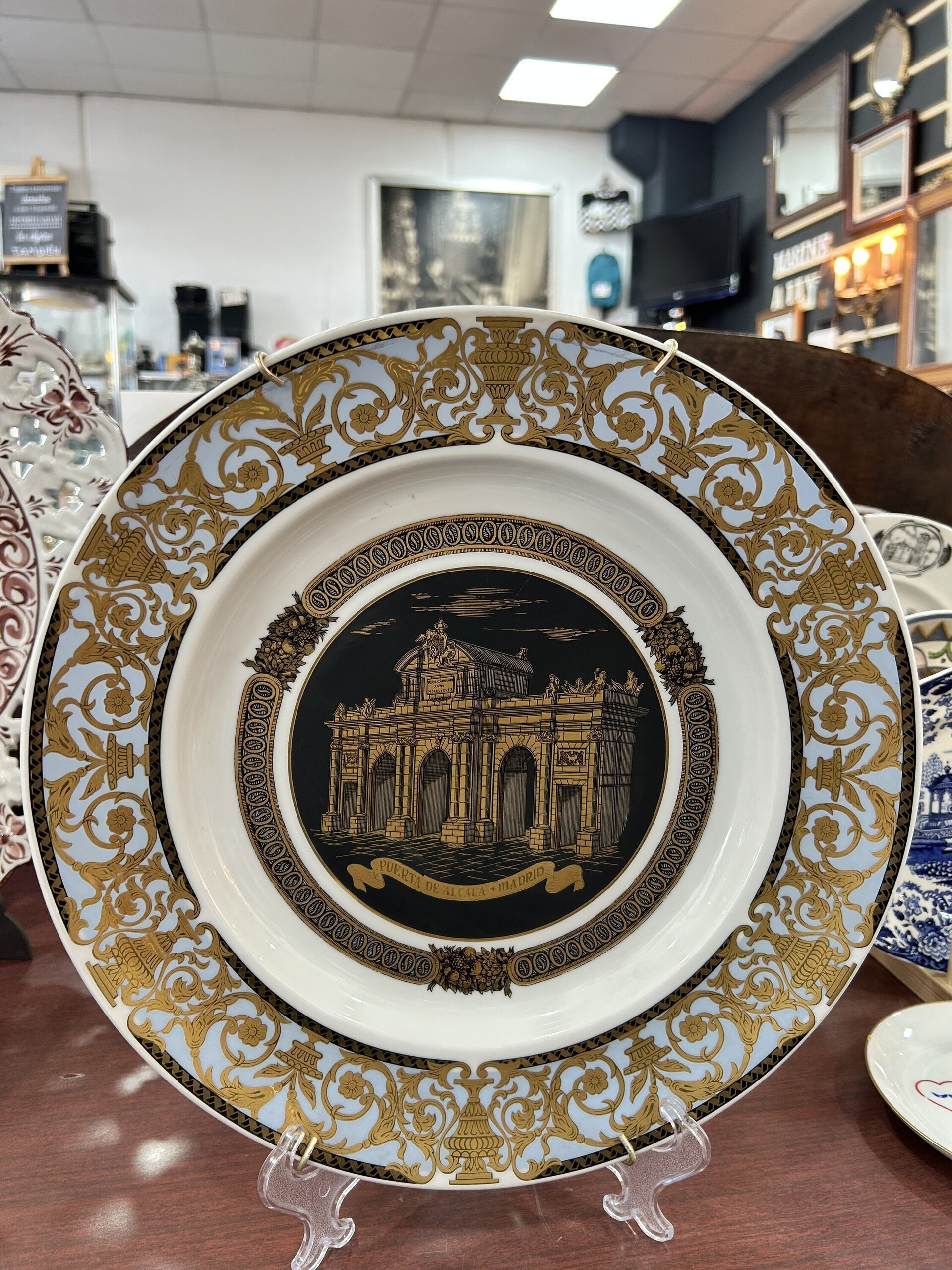 Elegante plato decorativo de la puerta de Alcalá - 4