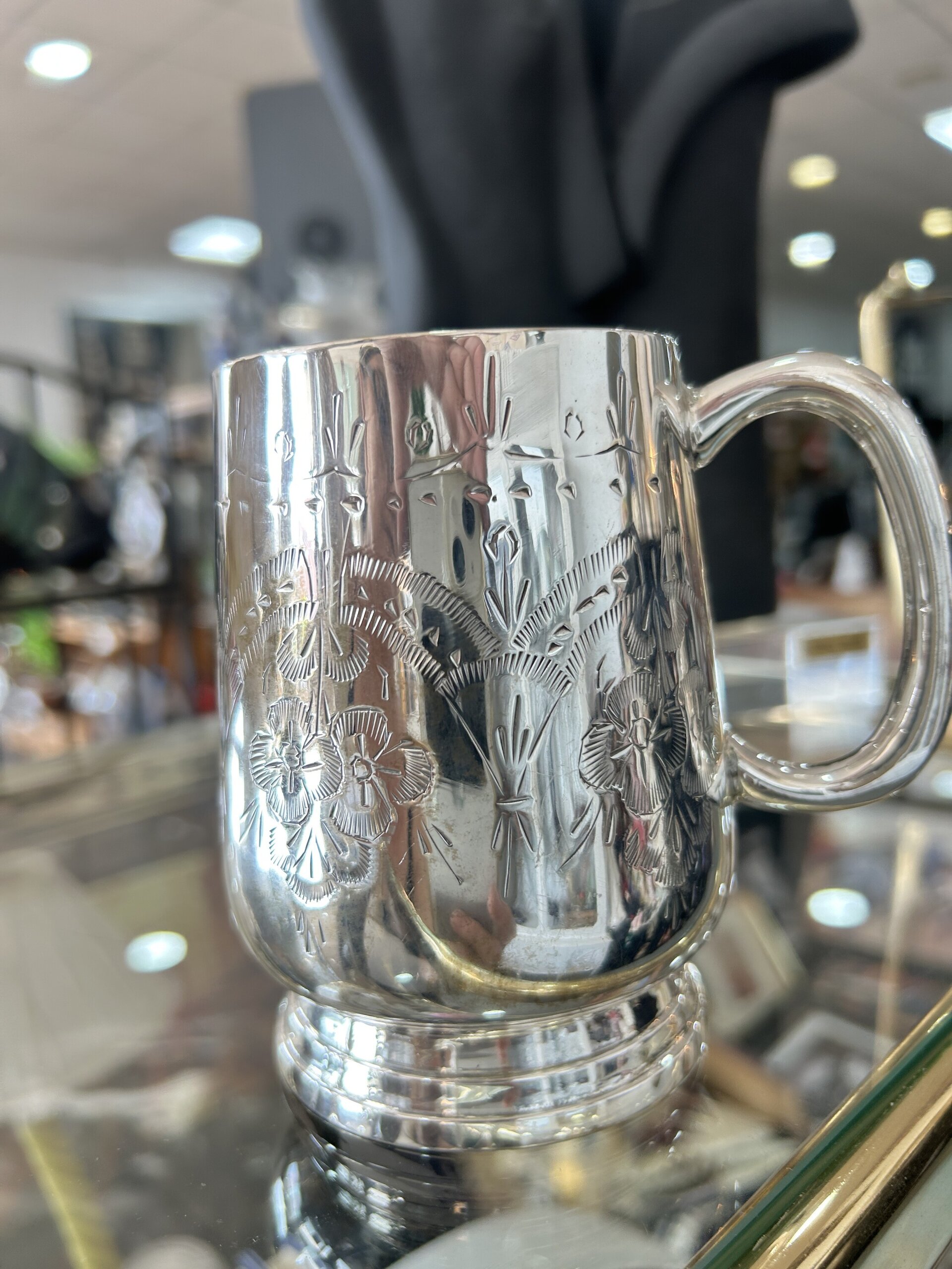 Elegante taza o jarra de alpaca grabada - 3