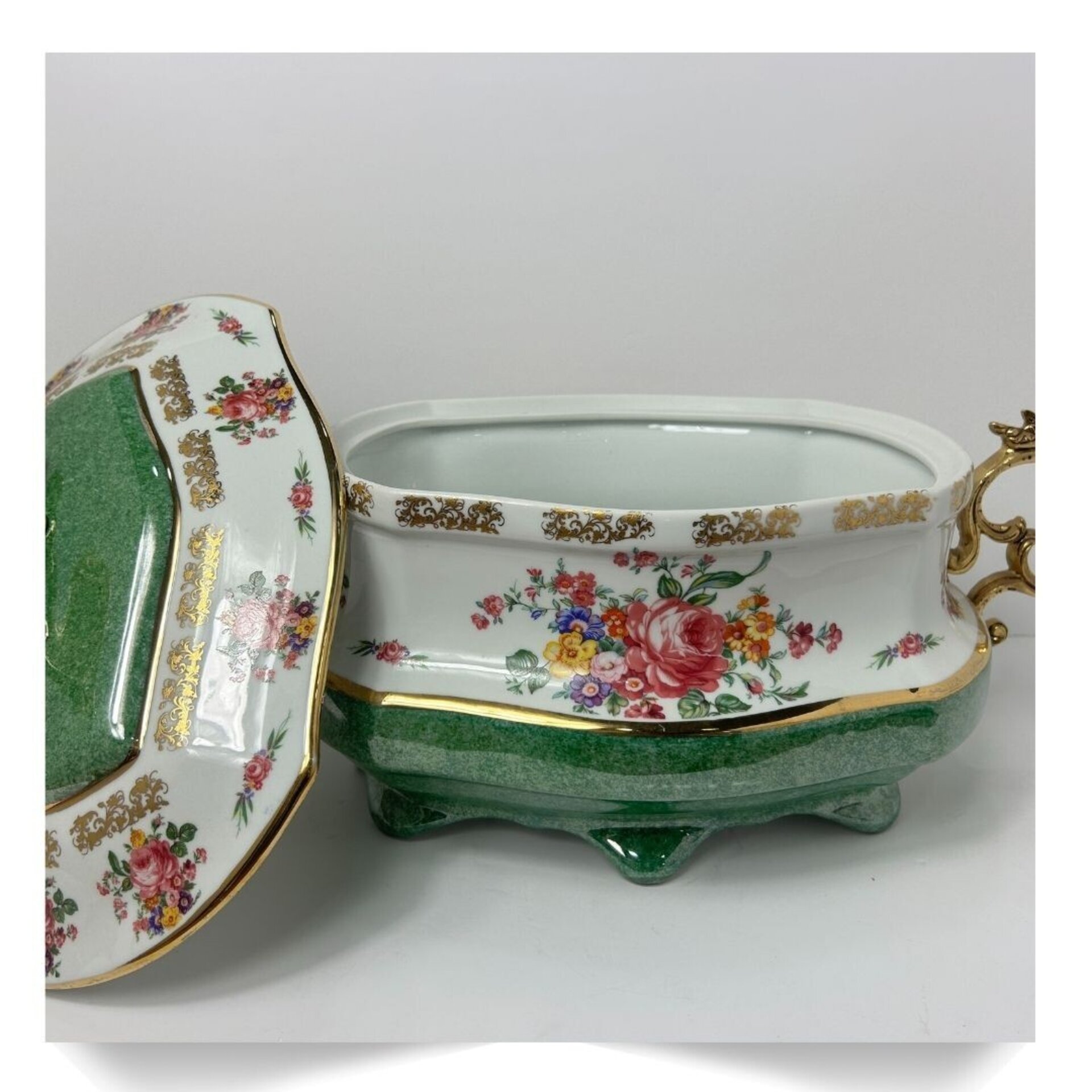 Bonita y rara sopera grande de porcelana y bronce - 2