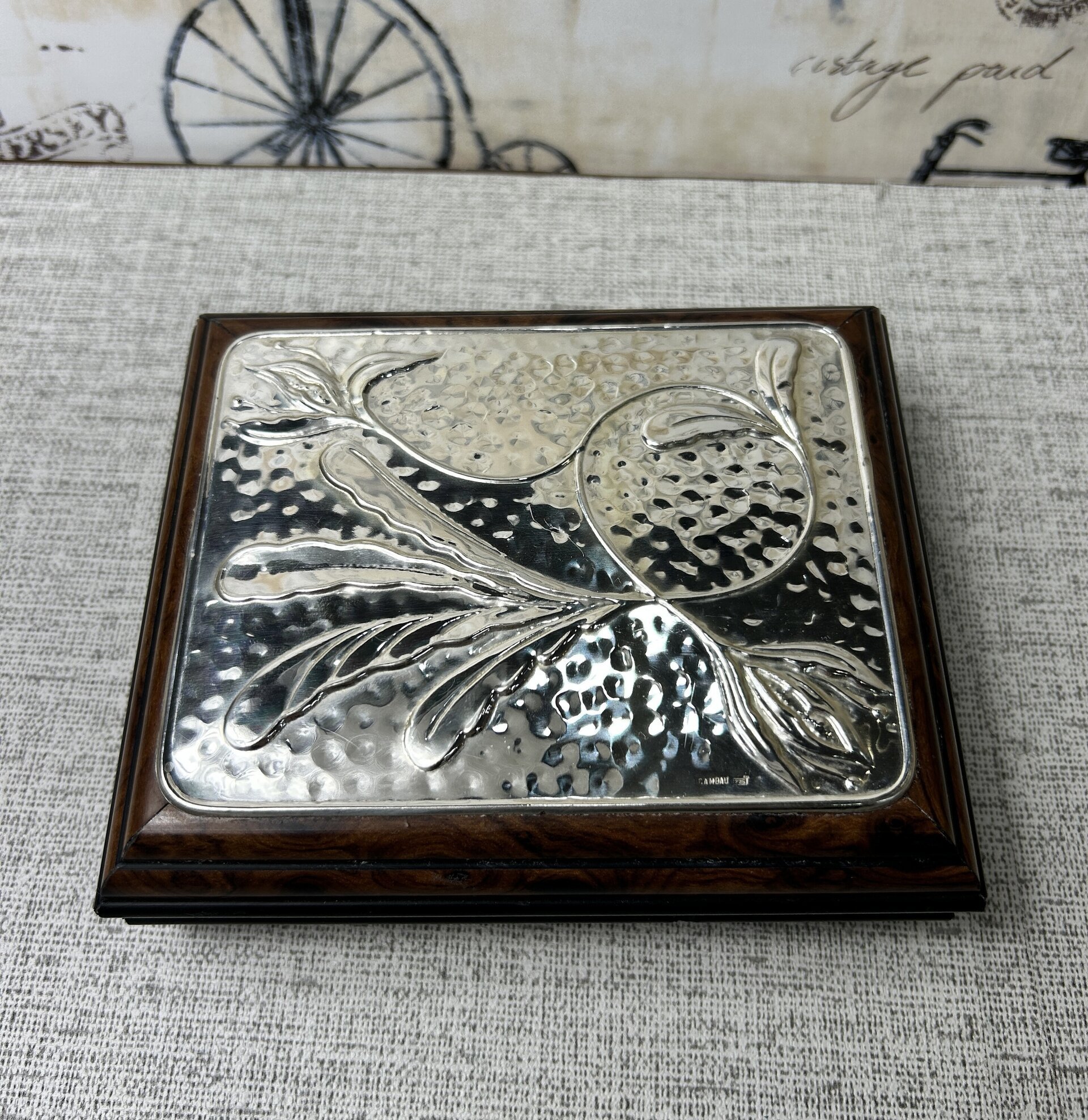 Bonito joyero de madera de raíz y tapa de plata - 4