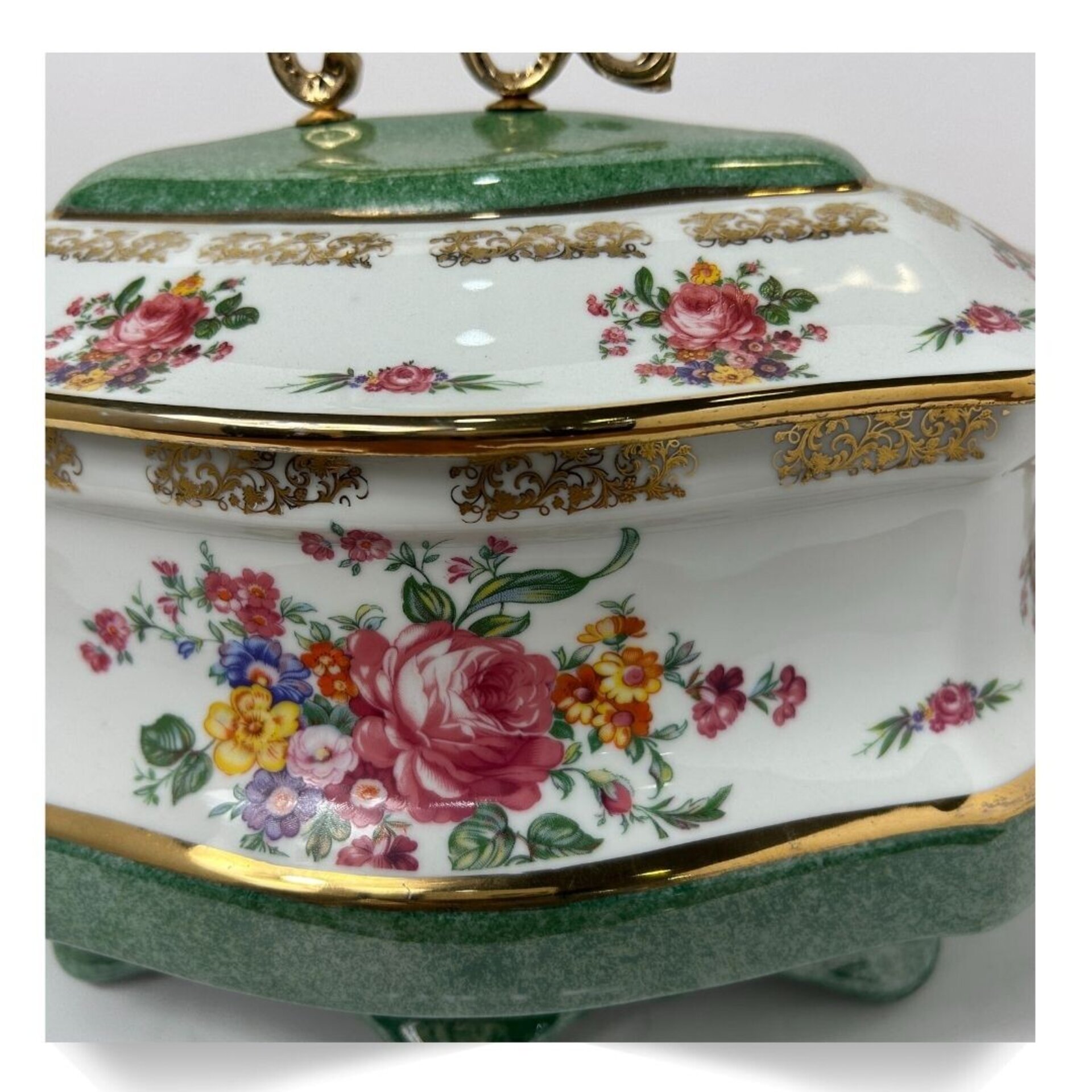 Bonita y rara sopera grande de porcelana y bronce - 10