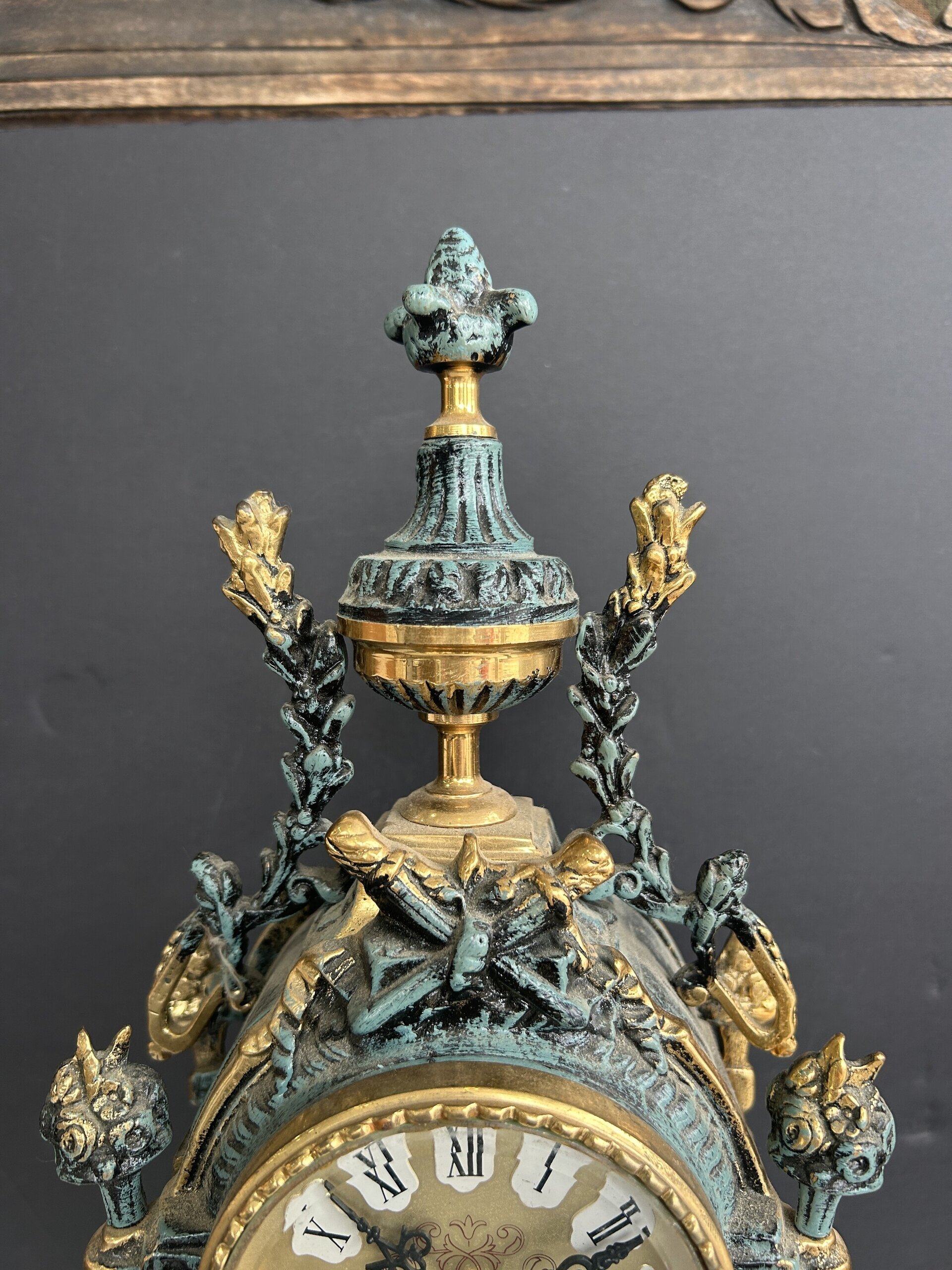 Reloj de sobremesa de estilo rococó. - 2